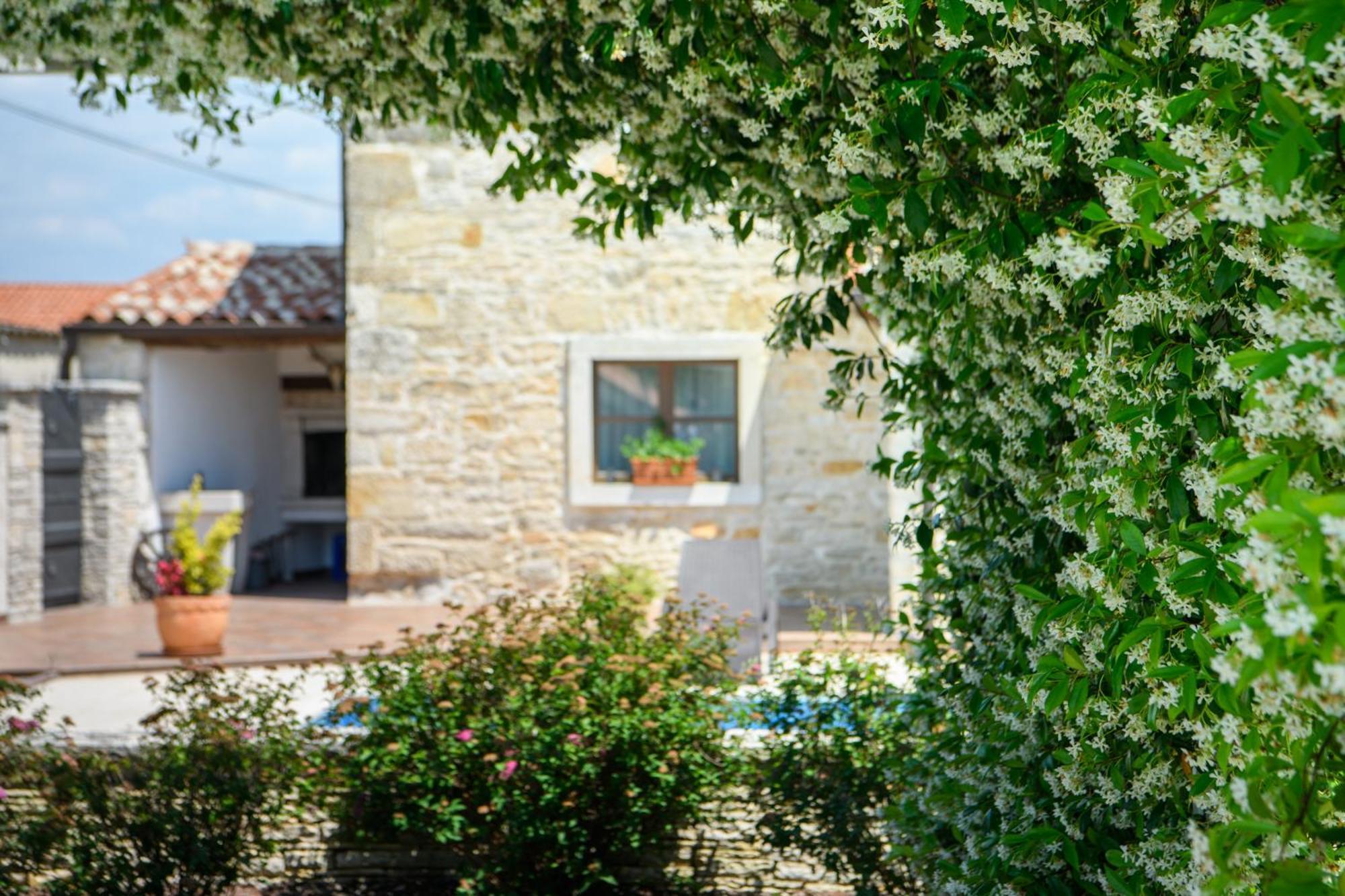 Villa Gina Valtura Exterior photo