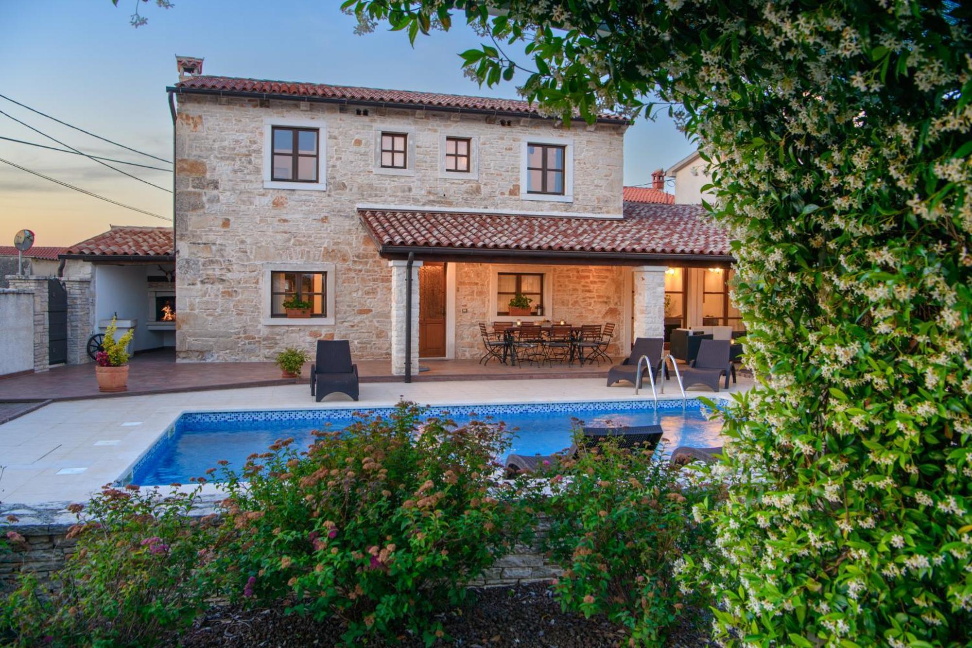 Villa Gina Valtura Exterior photo